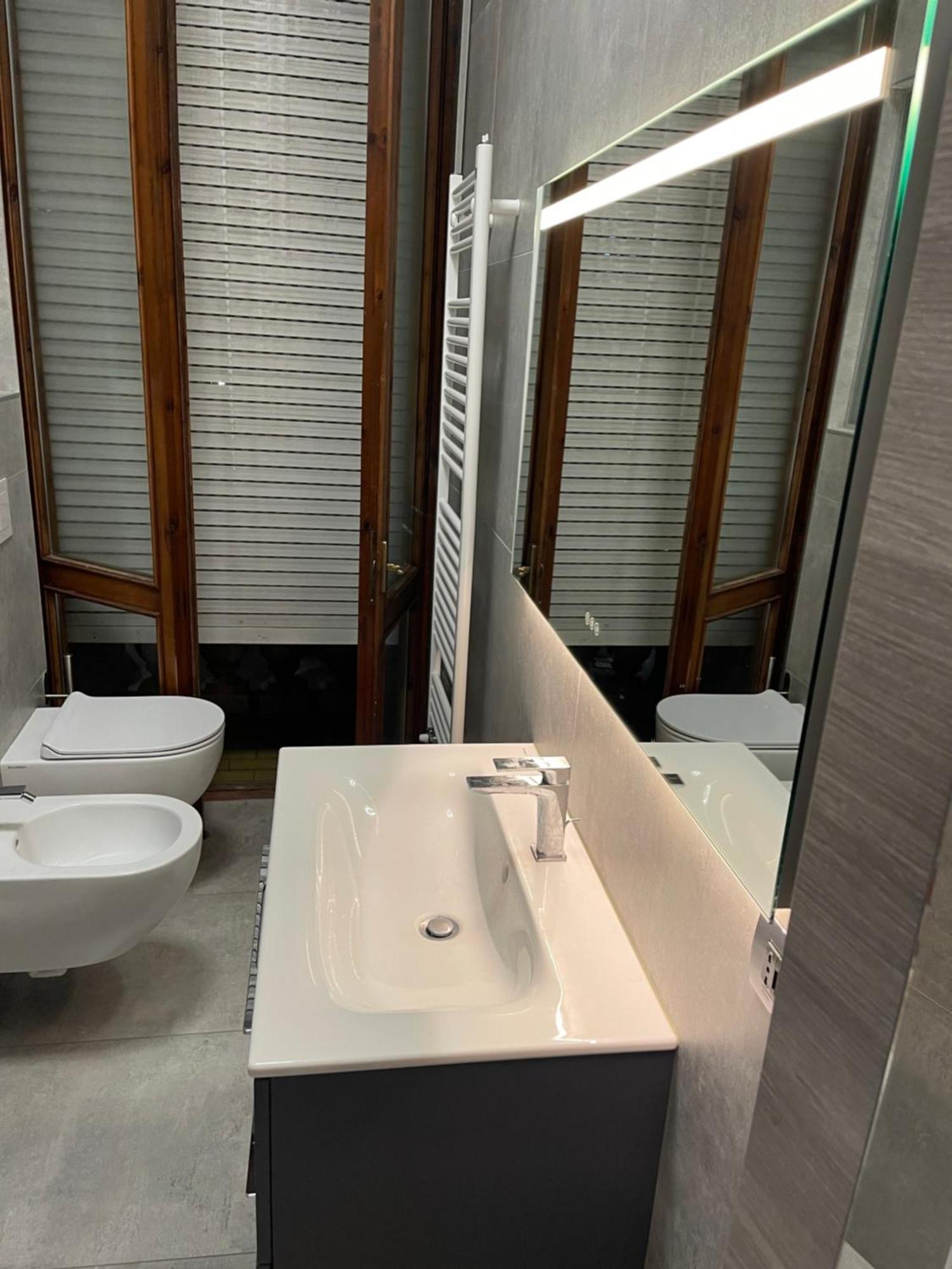 Bilocale Zona Navigli Apartamento Milão Exterior foto