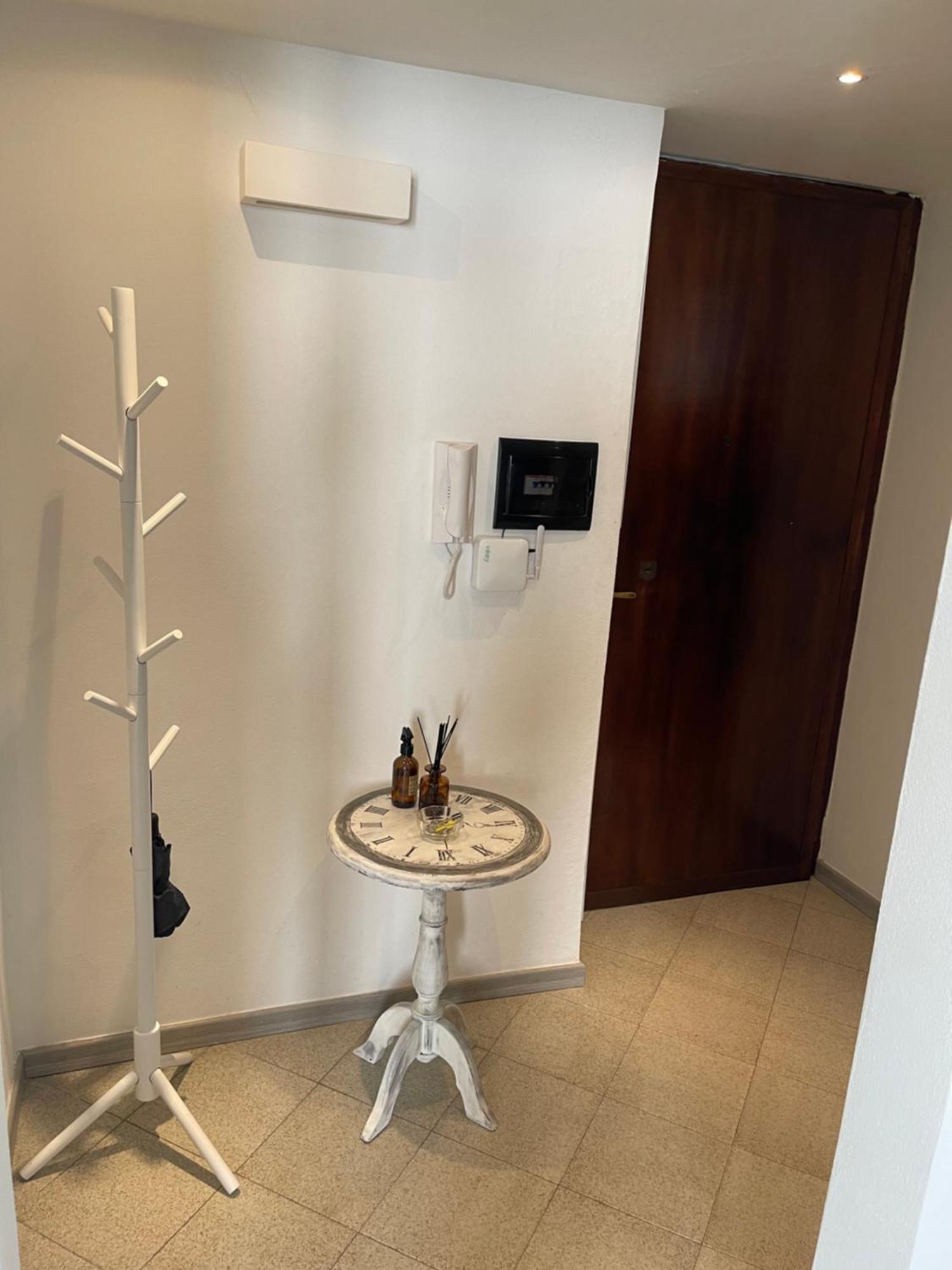 Bilocale Zona Navigli Apartamento Milão Exterior foto
